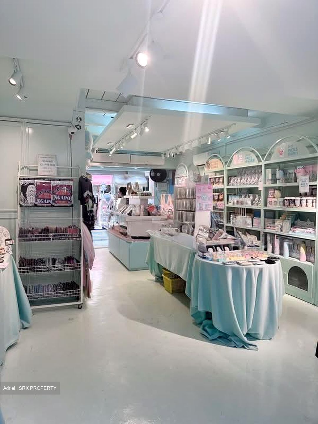 North Bridge Road (D7), Retail #584326021